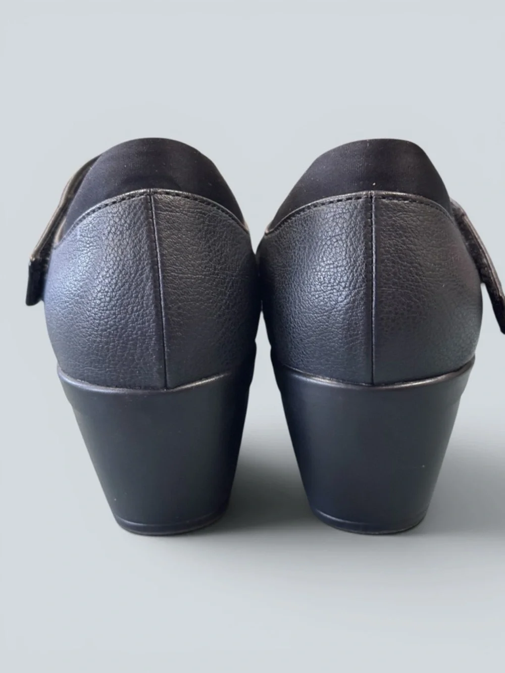 Clarks’s Classic Black Emily Pearl pump heels Sz 9.5